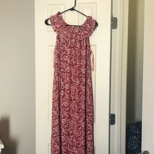 Loft Outlet - Red/white patterned maxi dress